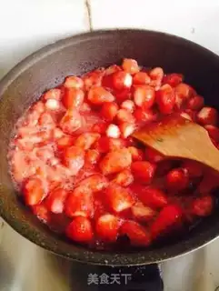 Make Strawberry Popsicle step 2