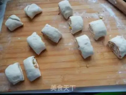 Make Onion ham rolls step 13