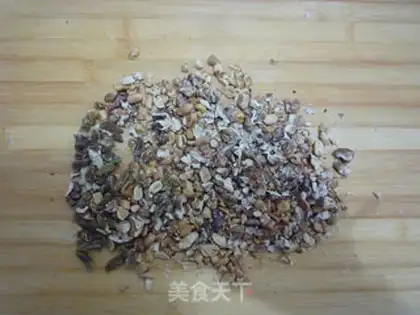 Make walnut sesame sugar step 1