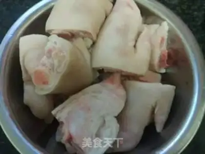 Make Red burning pig hoof step 0