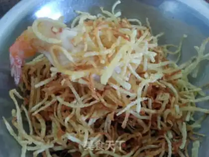 Make "Gince salad phoenix shrimp." step 10
