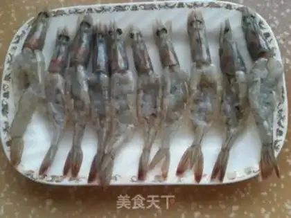 Make Flowers with rich shrimp step 3