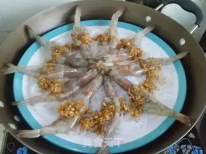 Make Flowers with rich shrimp step 9