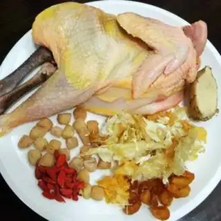 Make Fish fins, chicken soup step 0