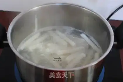 Make Spicy fried pastry step 2
