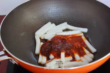 Make Spicy fried pastry step 4