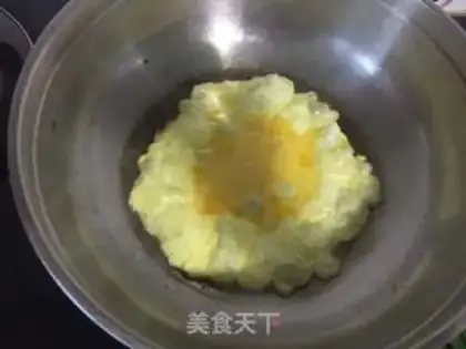 Make Tomato fried eggs step 2