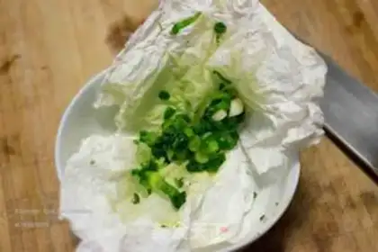 Make Chicken onion cookies step 1