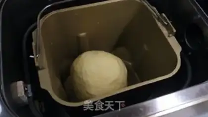Make Bear baby squeezes bread step 0