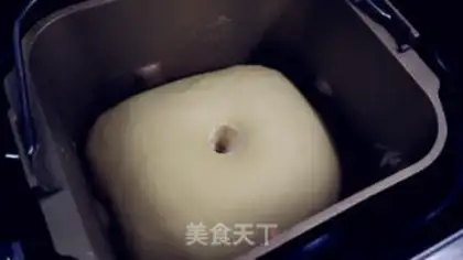 Make Bear baby squeezes bread step 2