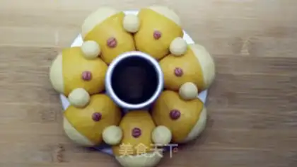 Make Bear baby squeezes bread step 9