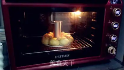 Make Bear baby squeezes bread step 10