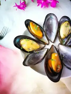 Make Dry pan mussels step 5