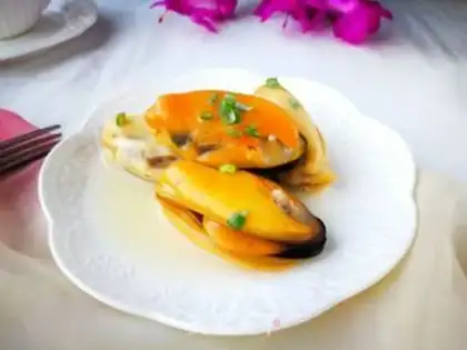 Make Dry pan mussels step 6