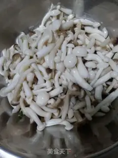 Make Clear the white mushrooms step 0