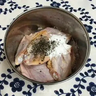 Make Black pepper chicken wings step 1