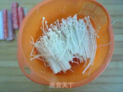 Make Crab sticks with golden needle mushrooms step 1