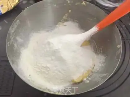 Make A pound cake of clot nuts step 4