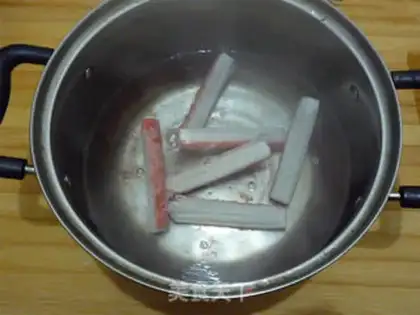 Make Crab sticks with golden needle mushrooms step 4