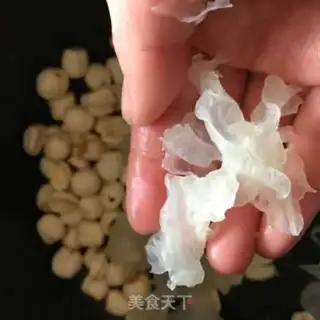 Make Silver Ear Lotus soup step 2