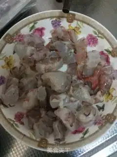 Make lily shrimp salad step 1