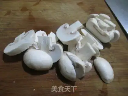 Make A fan of mushroom cuisine step 1