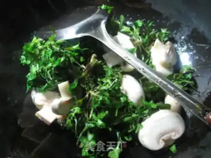 Make A fan of mushroom cuisine step 2
