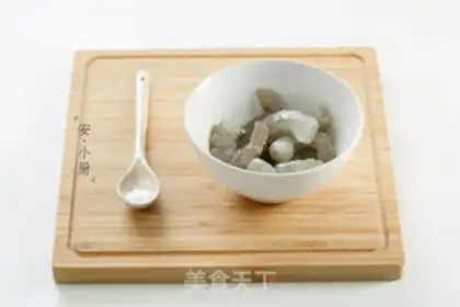 Make Shrimp rolls step 0