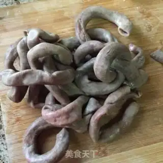 Make Garlic-fried pig intestines step 0