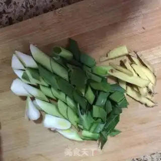 Make Garlic-fried pig intestines step 2