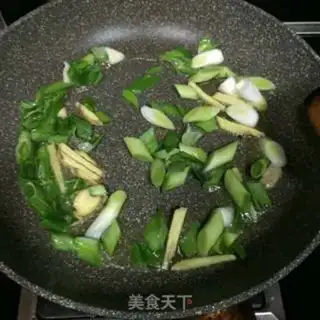 Make Garlic-fried pig intestines step 3