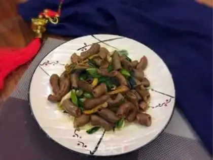 Make Garlic-fried pig intestines step 8