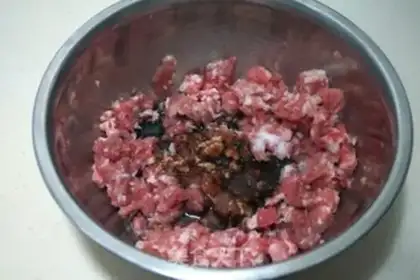 Make Pork sauerkraut step 1