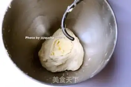 Make Rabbit hot dog bread step 2