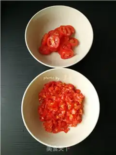 Make Tomato egg pizza step 1