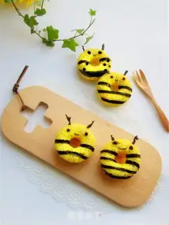 Make Honeybee donuts step 6
