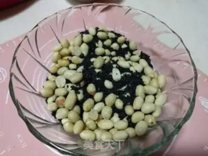Make Peanut, black sesame cow, sugar step 1
