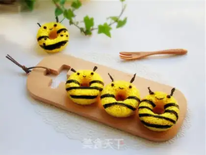 Make Honeybee donuts step 7