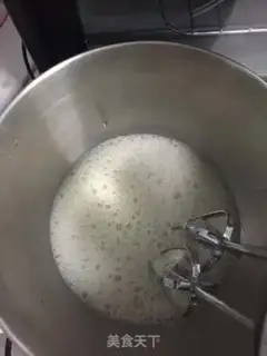 Make Strawberry naked cake step 1