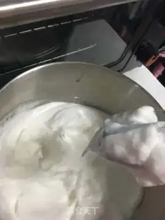 Make Strawberry naked cake step 3