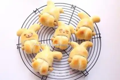 Make Rabbit hot dog bread step 16