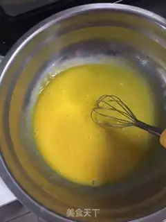 Make Strawberry naked cake step 4