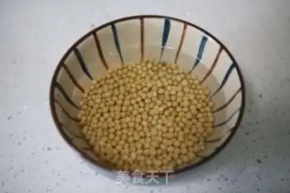 Make Bean sauce and crystal sheeting step 0