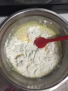 Make Strawberry naked cake step 5