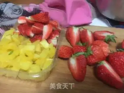 Make Strawberry naked cake step 11