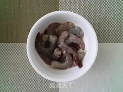 Make Pixie-tail shrimp ball step 1