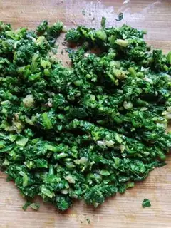 Make Fresh spinach soup step 1