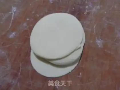 Make Yuen Po Water dumplings step 1