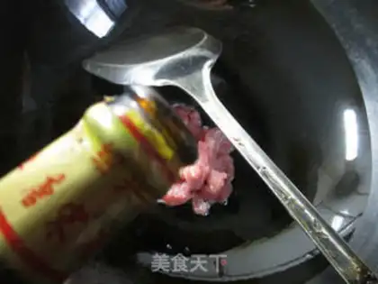 Make Scrambled eggs in the cabbage step 2