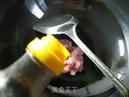 Make Scrambled eggs in the cabbage step 3